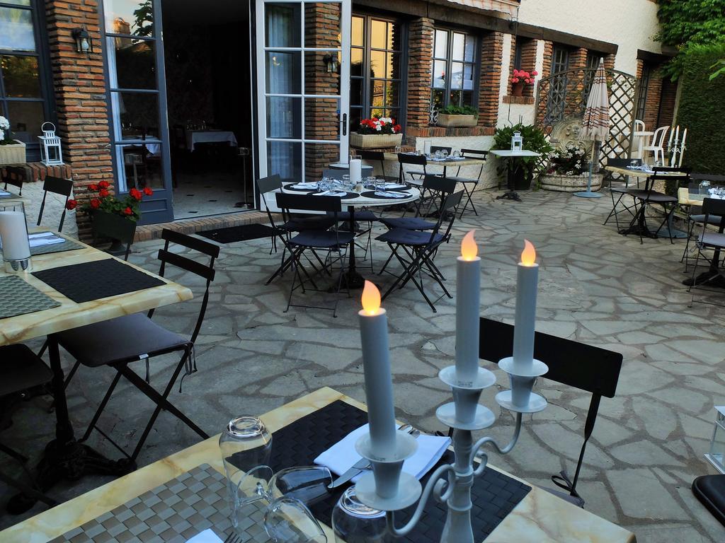 Auberge Du Grand Dauphin Dhuizon Buitenkant foto