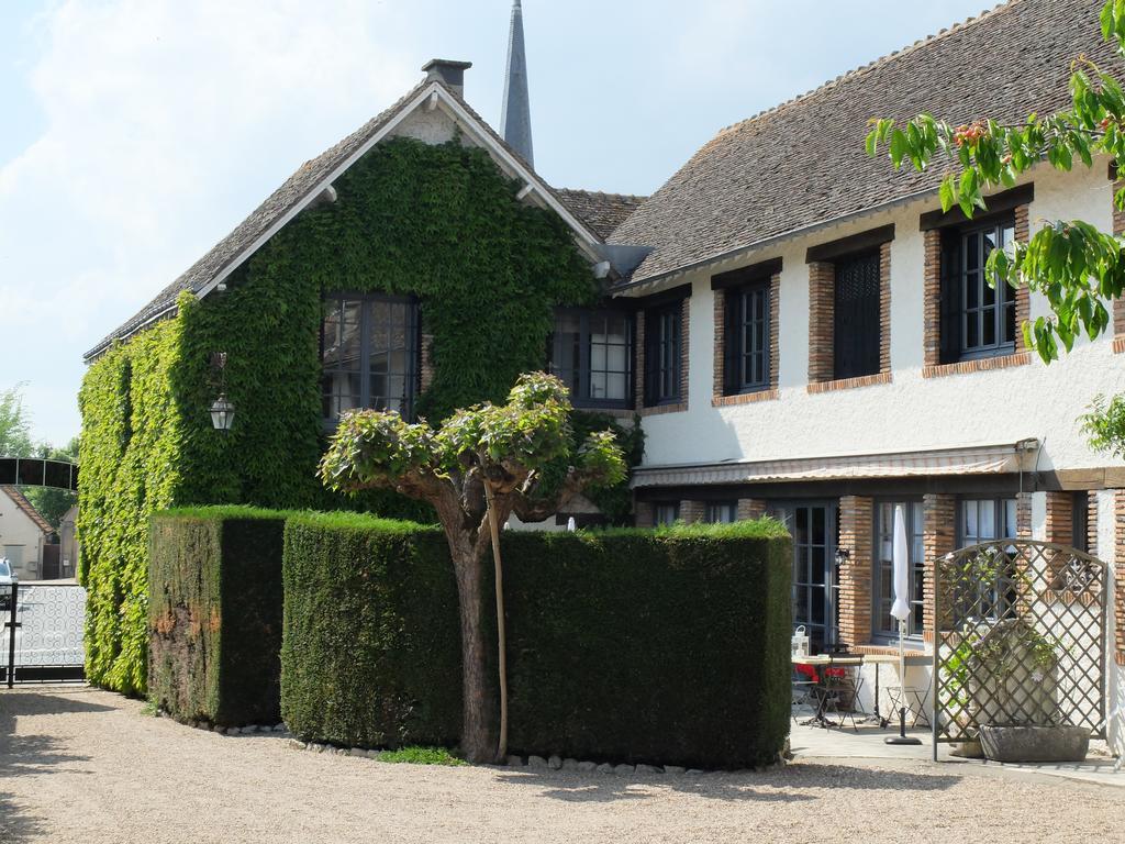 Auberge Du Grand Dauphin Dhuizon Buitenkant foto