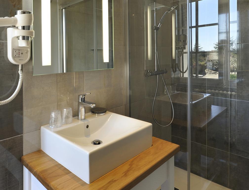 Auberge Du Grand Dauphin Dhuizon Kamer foto