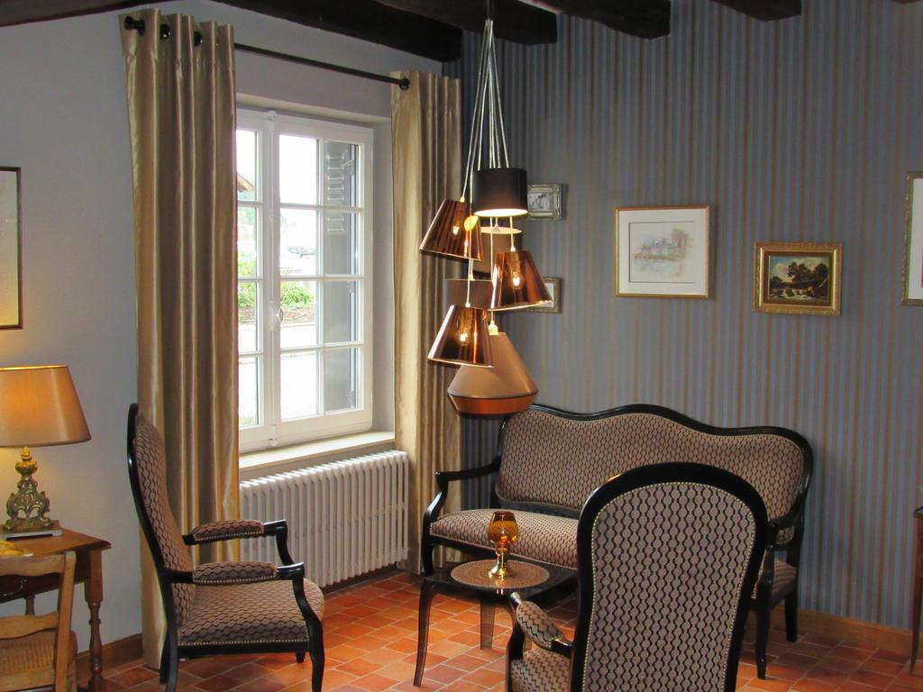 Auberge Du Grand Dauphin Dhuizon Buitenkant foto