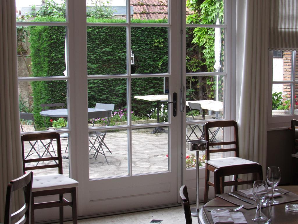 Auberge Du Grand Dauphin Dhuizon Buitenkant foto