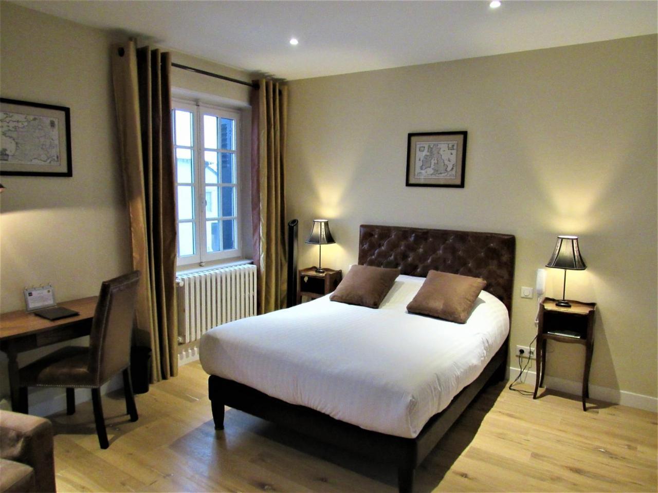 Auberge Du Grand Dauphin Dhuizon Buitenkant foto